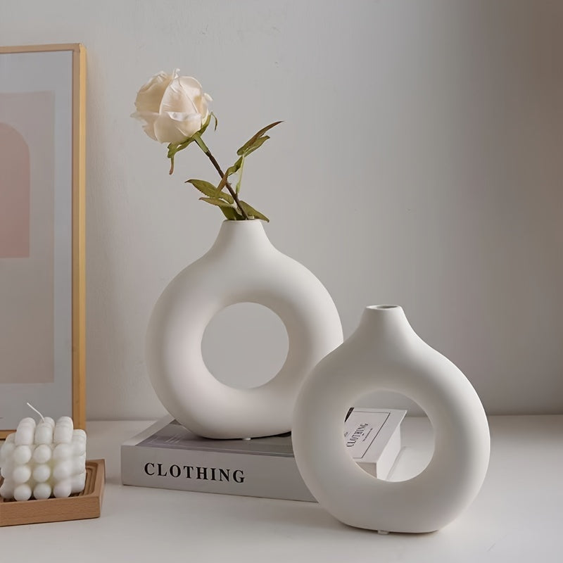 Chic plastic vase in the shape of a donut