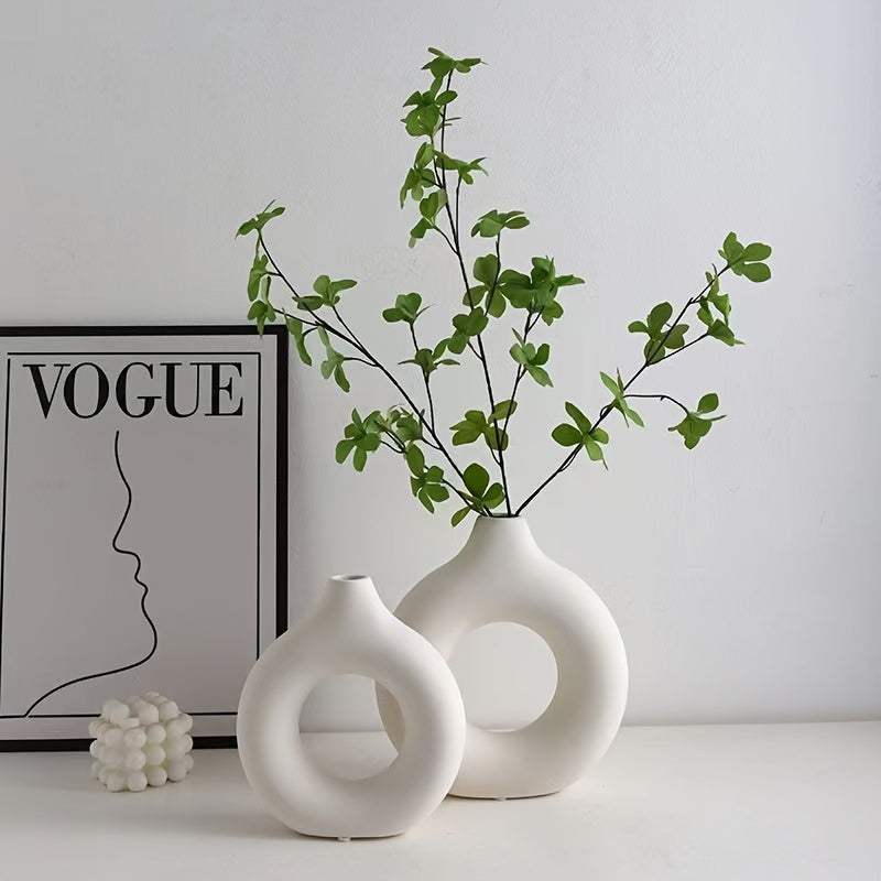 Chic plastic vase in the shape of a donut